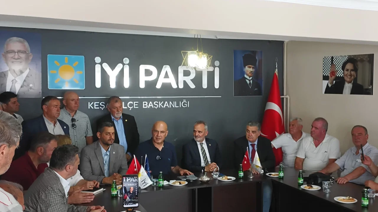 Turhan Çömez Keşan'da konuştu... Türkiye'nin en büyük sorunu tek adam rejimi