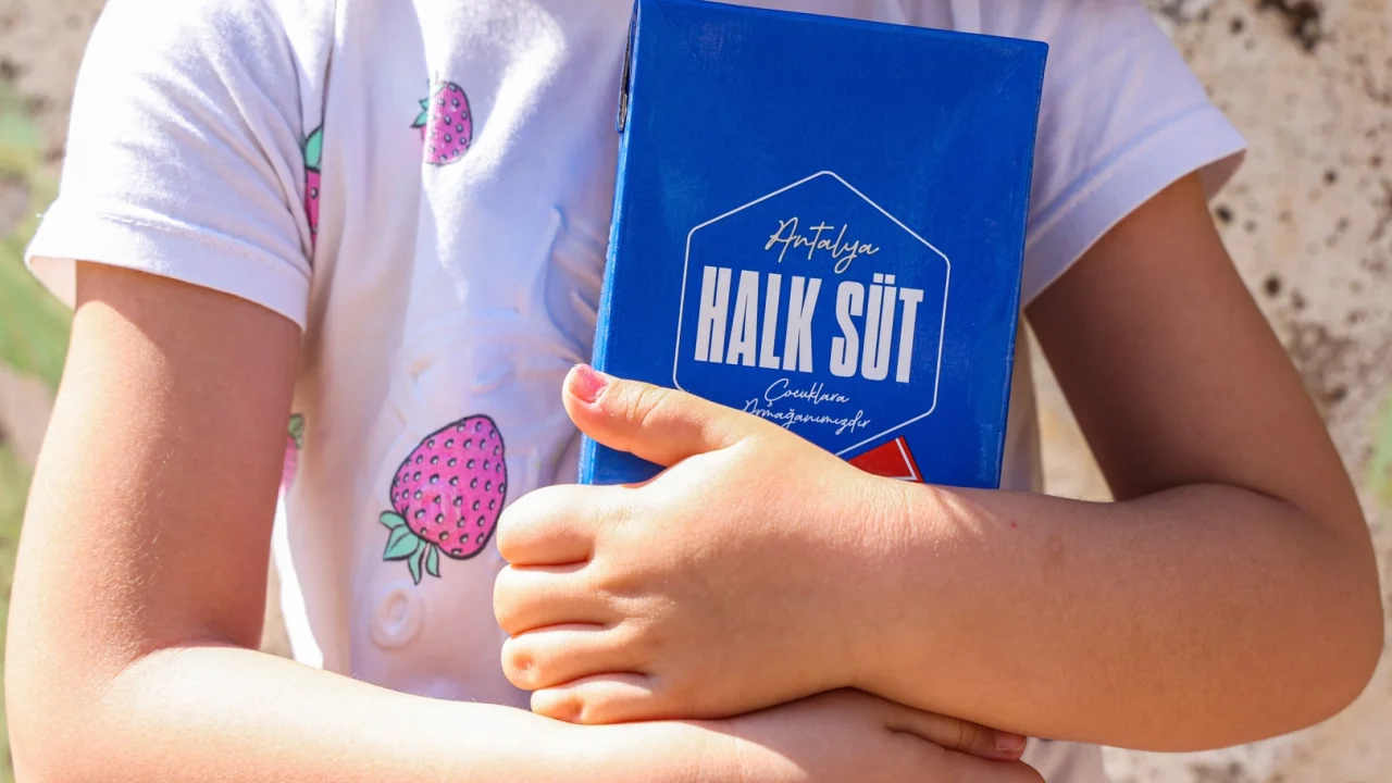 Antalya’da Halk Süt Projesi 2026’da 450 bin litre süt dağıttı