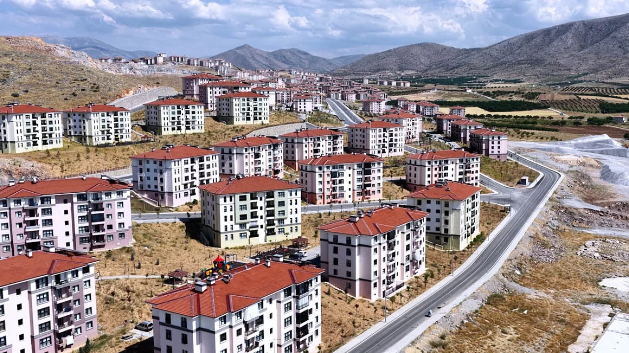 Bakan Kurum: Teslim edilen her yuvada güven var
