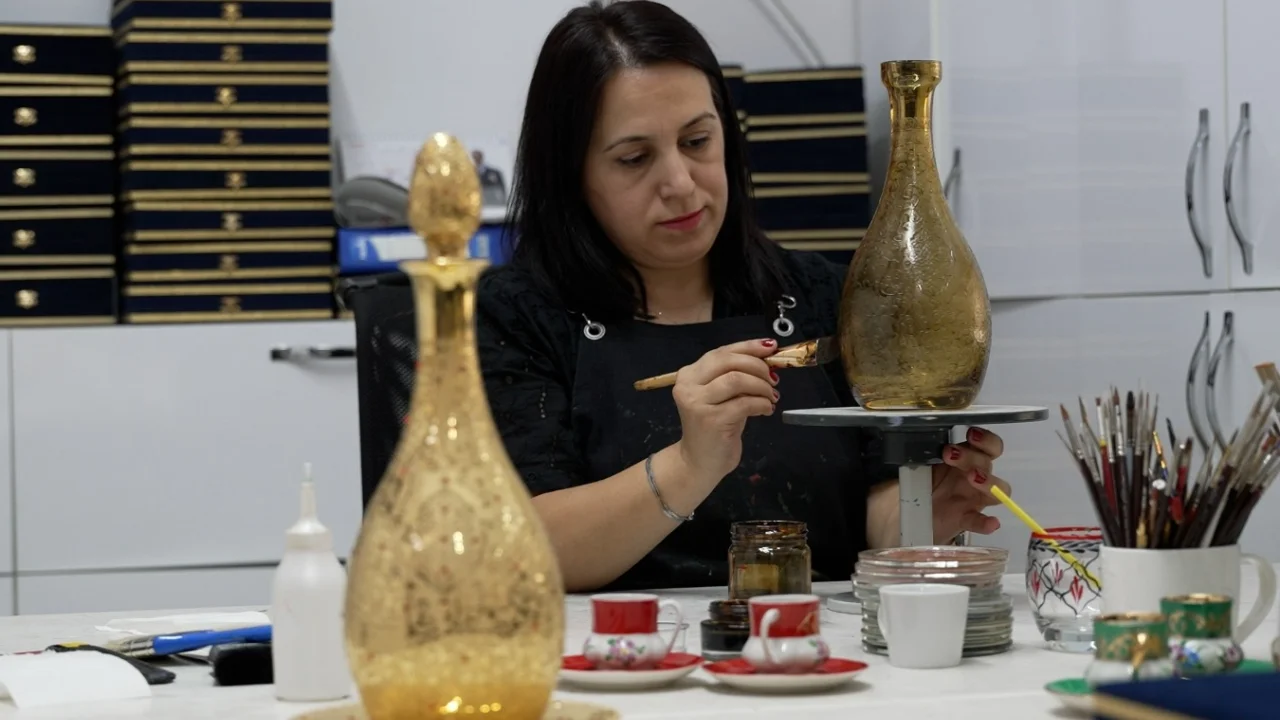 Bursa’da cam sanatı geleneksel motiflerle geleceğe taşınıyor