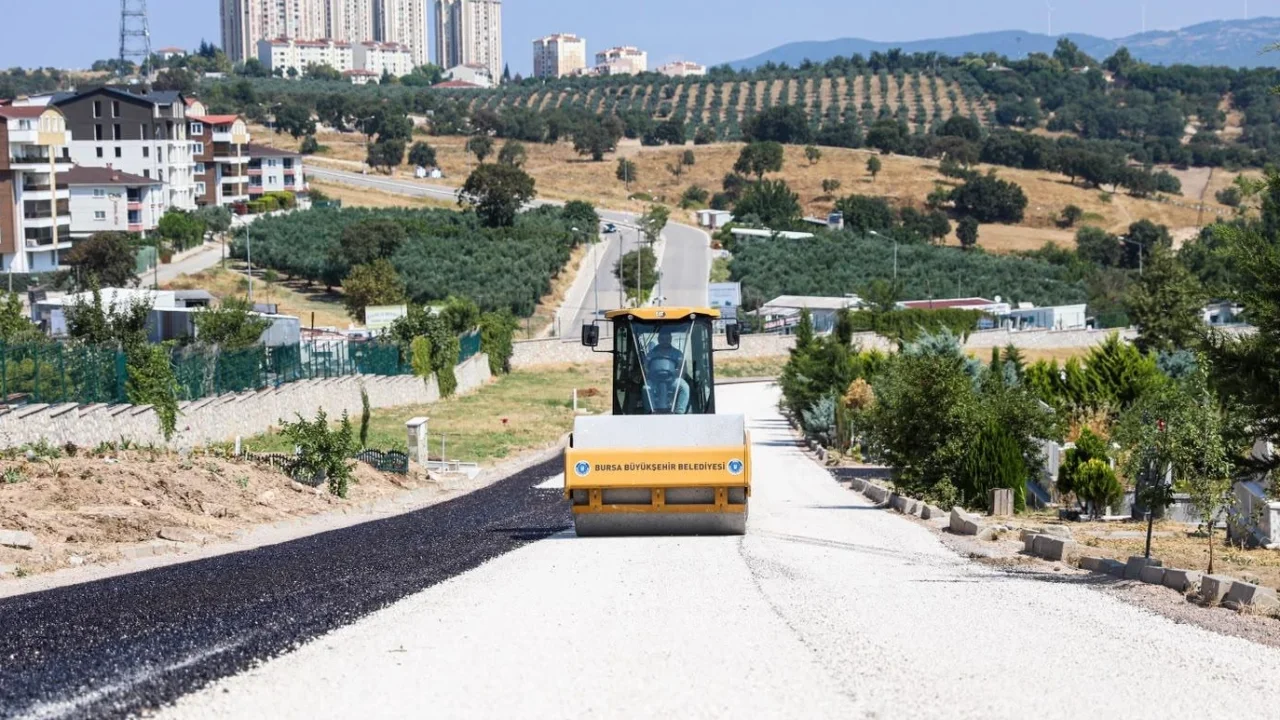 Bursa’da mezarlık yolları yenileniyor