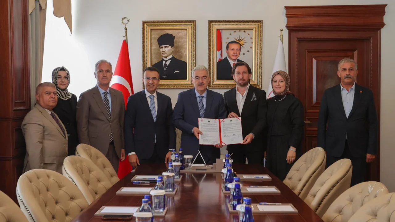 Bursa İnegöl’e 2 yeni Aile Sağlığı Merkezi yapımı için imzalar atıldı