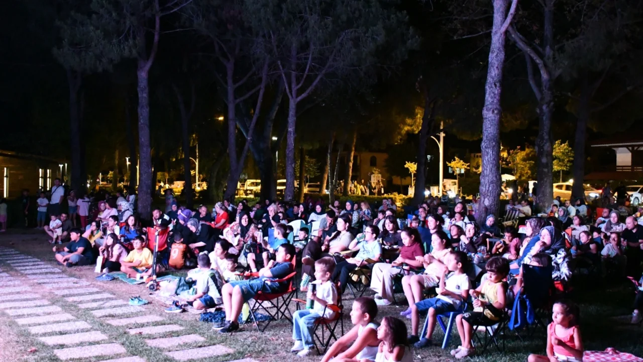 Bursa İznik'te yazlık sinema sezon finali yaptı