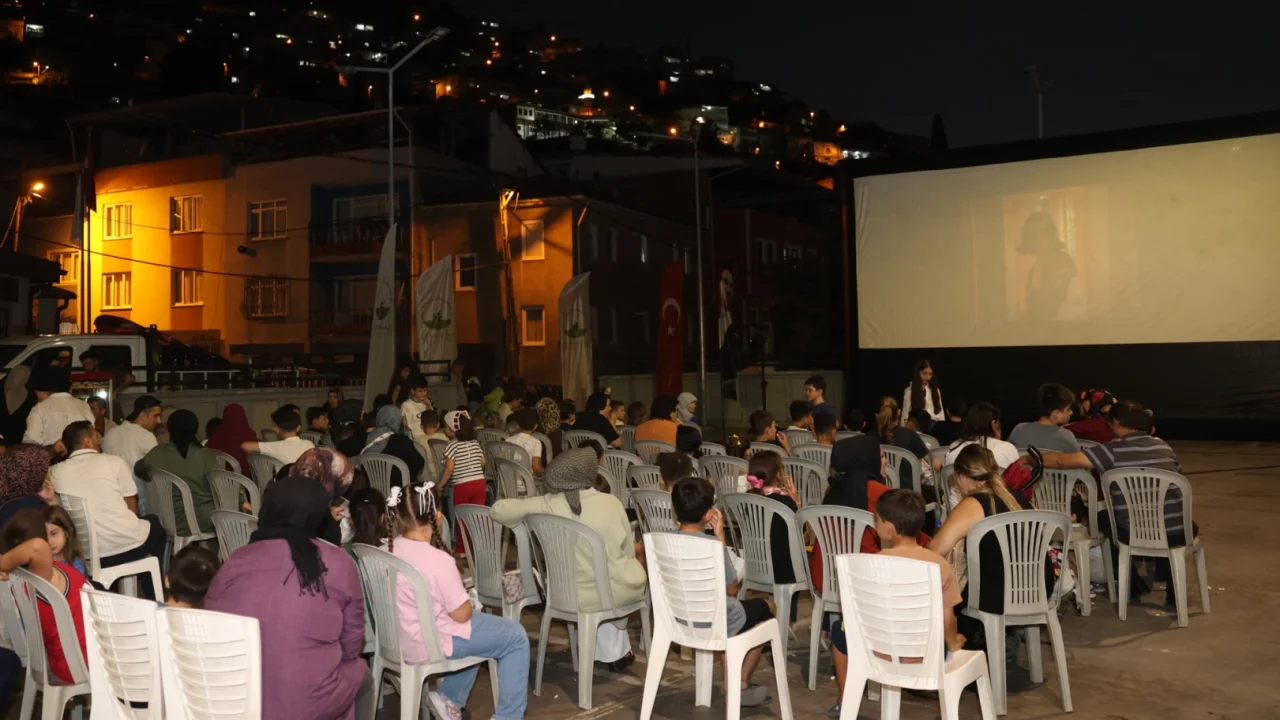 Bursa Osmangazi’de yaz akşamları sinema keyfiyle renklendi