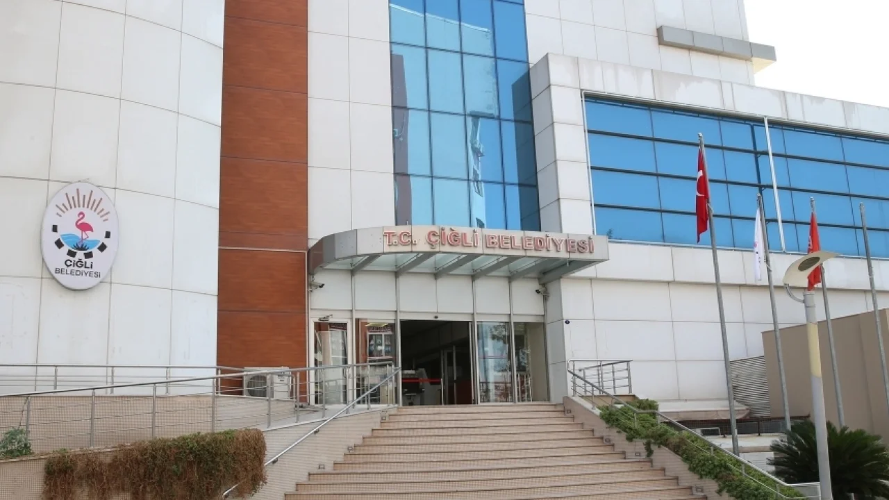 Çiğli Belediye Başkanı Yıldız’ın makam aracına silahlı saldırı!