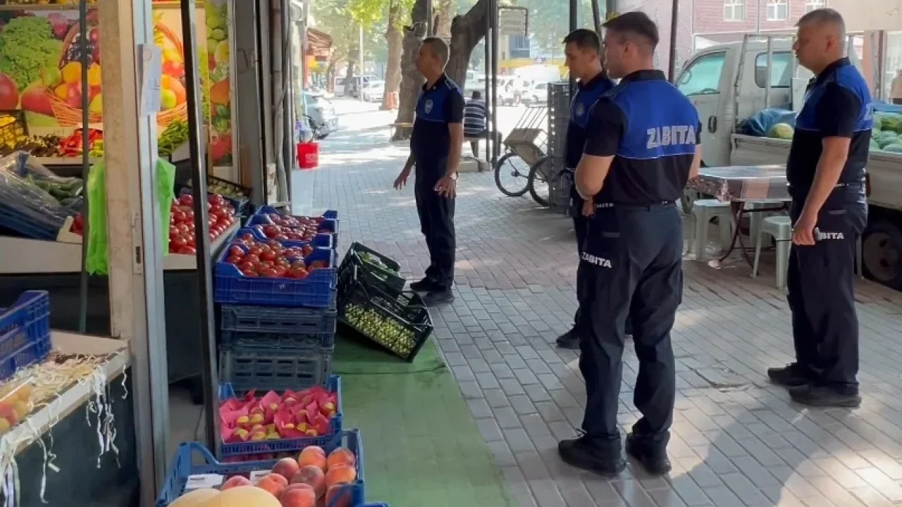 İnegöl Zabıtası'ndan kaldırım işgali ve çevre kirliliği denetimi
