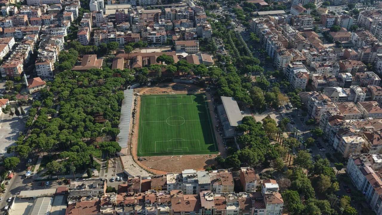İzmir Büyükşehir’den Ödemiş Saraçoğlu Stadı’na yepyeni zemin