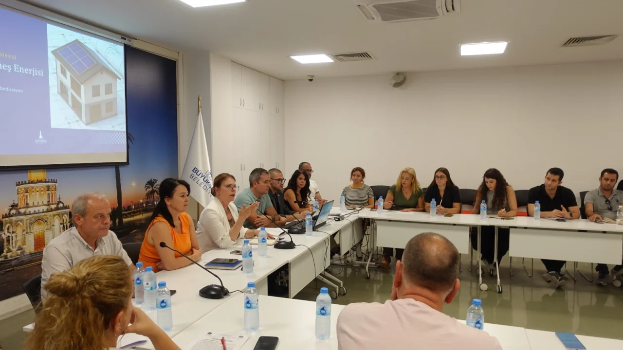 İzmir’in çatılarında güneş seferberliği