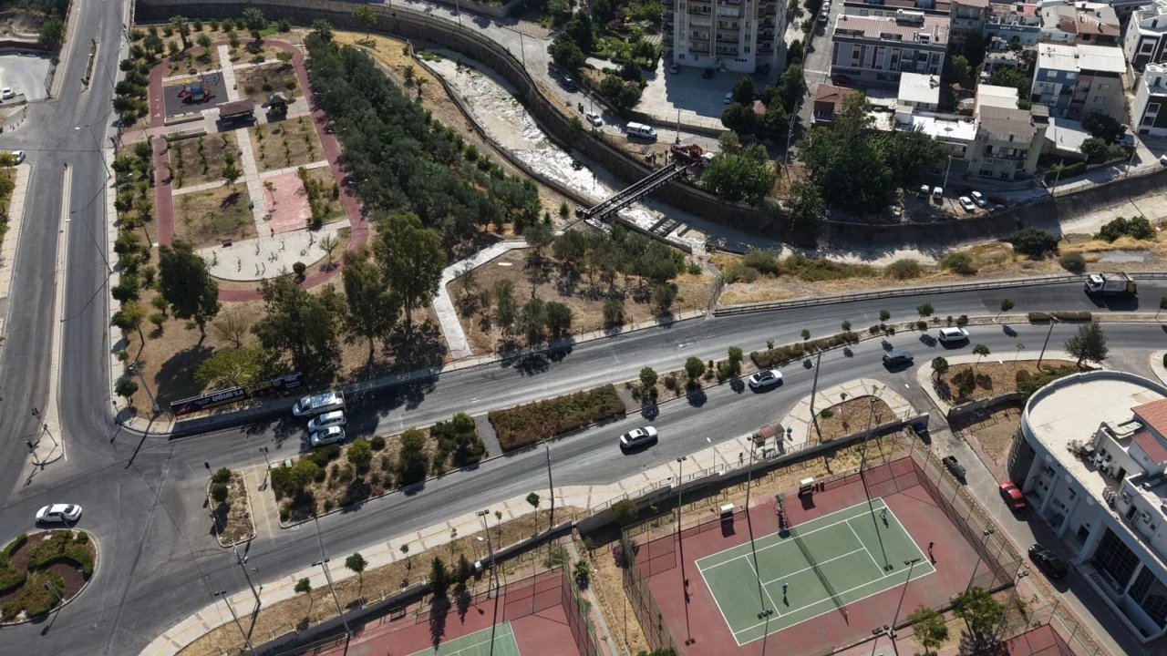 İzmir Karşıyaka'da 10 dakikalık yol 1 dakikaya inecek