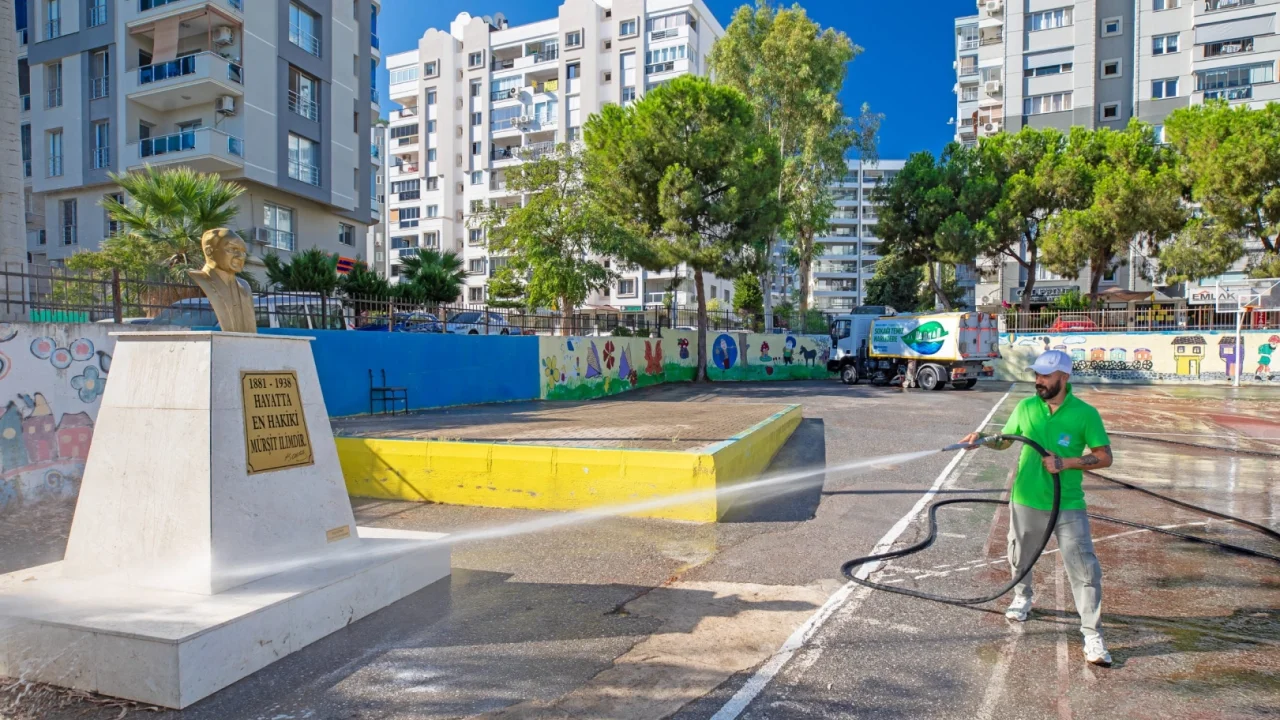 İzmir Narlıdere’de okullar yeni döneme hazırlanıyor