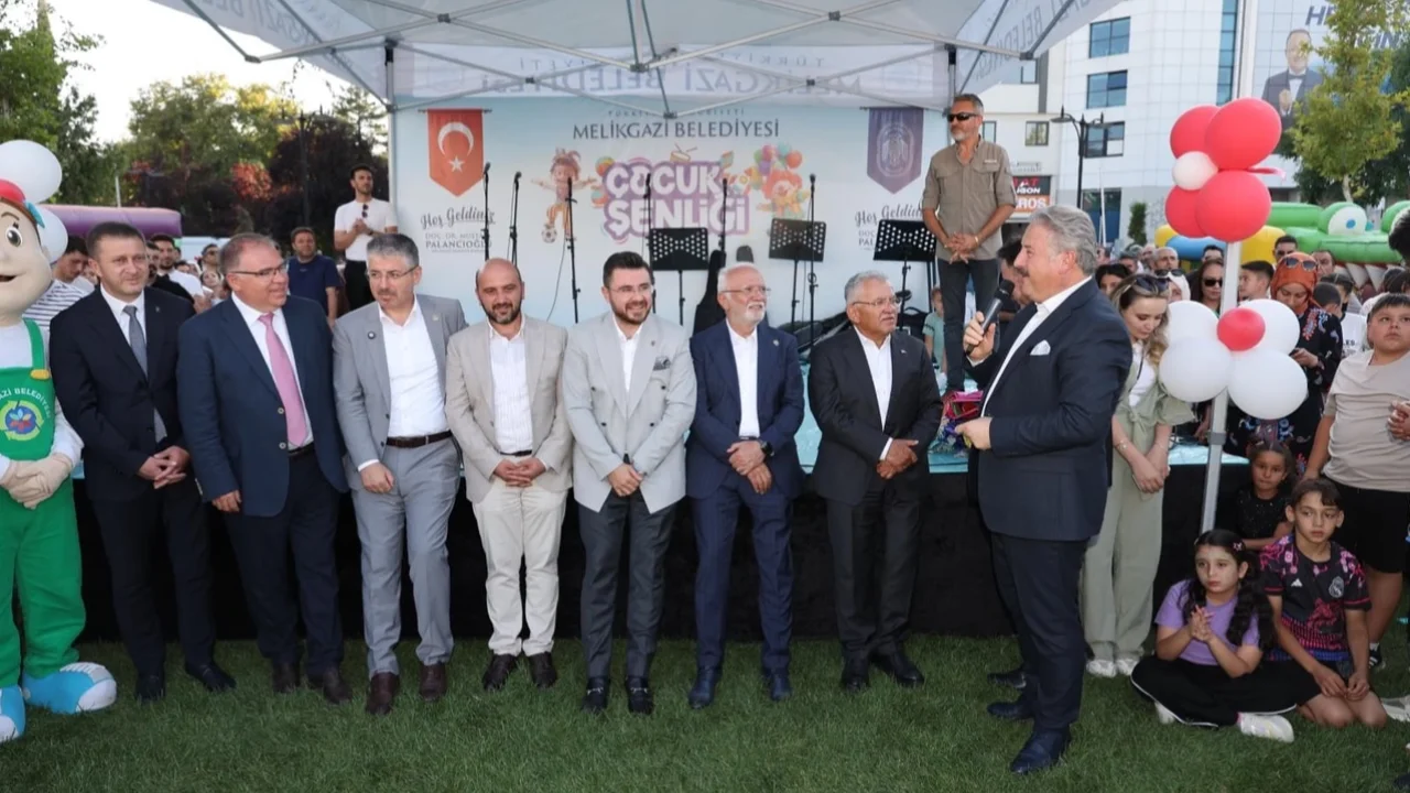 Kayseri Melikgazi'nin şenliğinde çocuklar doyasıyla eğlendi