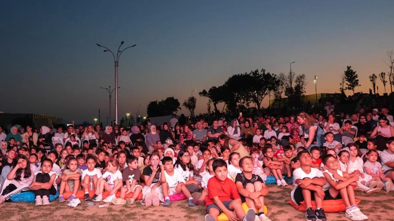 Kocaeli'de yaz akşamları “Çık Dışarıya Oynayalım” ile renklendi