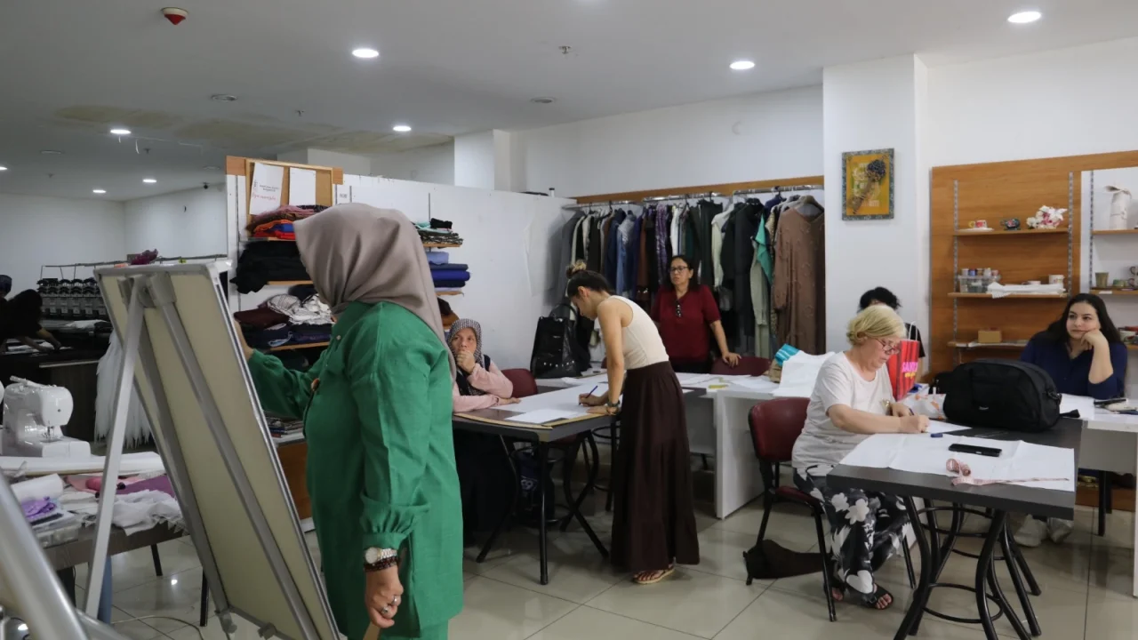 Kocaeli İzmit’te kadınlara yaz dönemi dikiş kursu