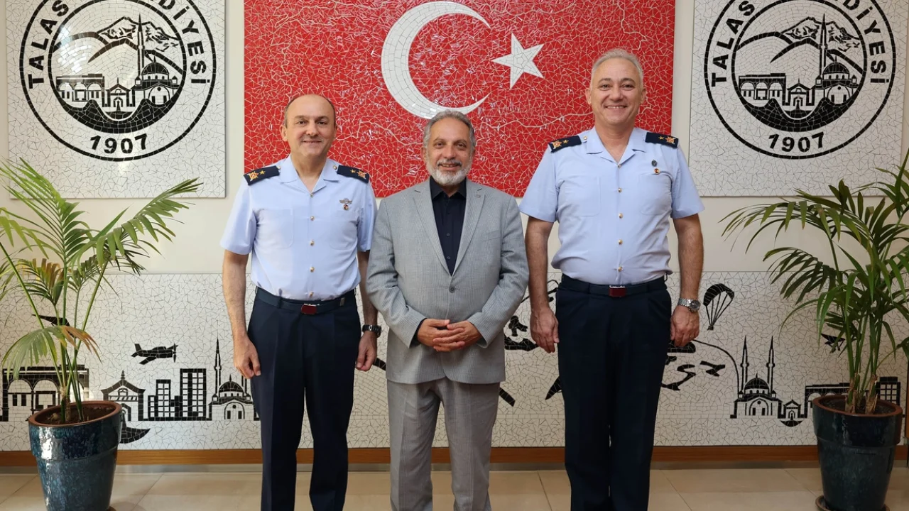 Komutanlardan Mustafa Yalçın'a veda ziyareti