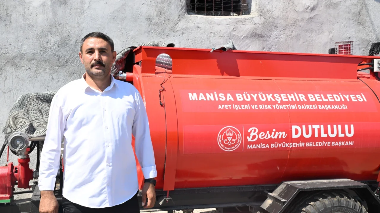 Manisa Büyükşehir’in tankeri yangının köye ulaşmasını engelledi