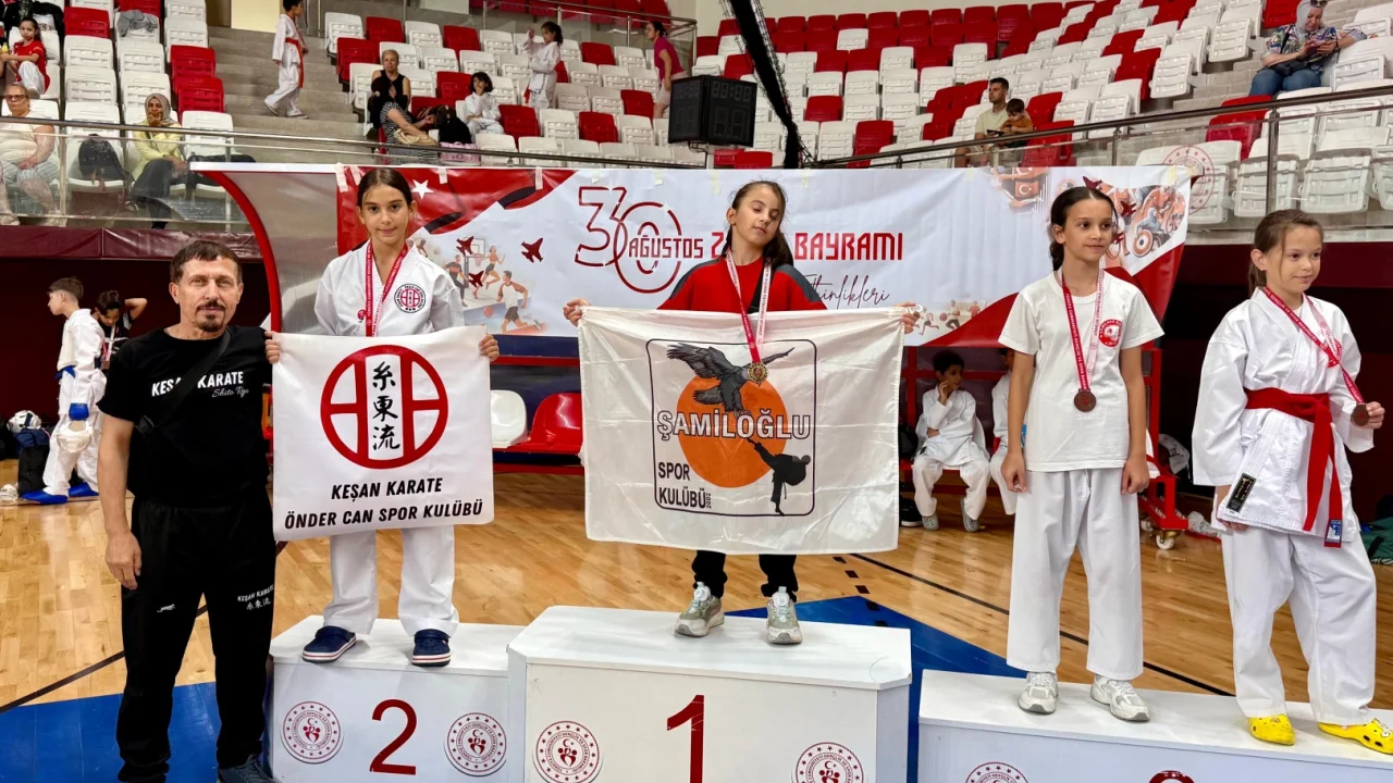 Önder Can Spor Kulübü’nden Kırklareli Karate İl Şampiyonası’nda 14 derece