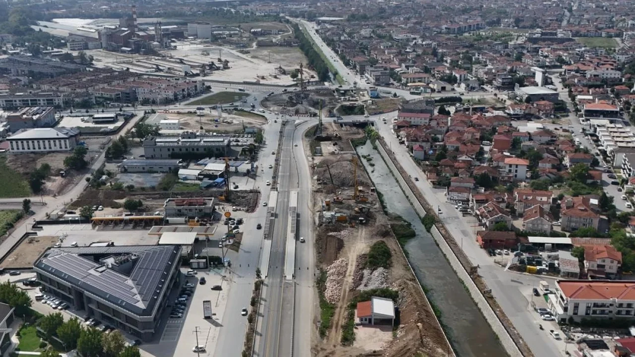 Sakarya'da Yazlık Kavşağı’nda trafiği rahatlatacak köprüde önemli aşama