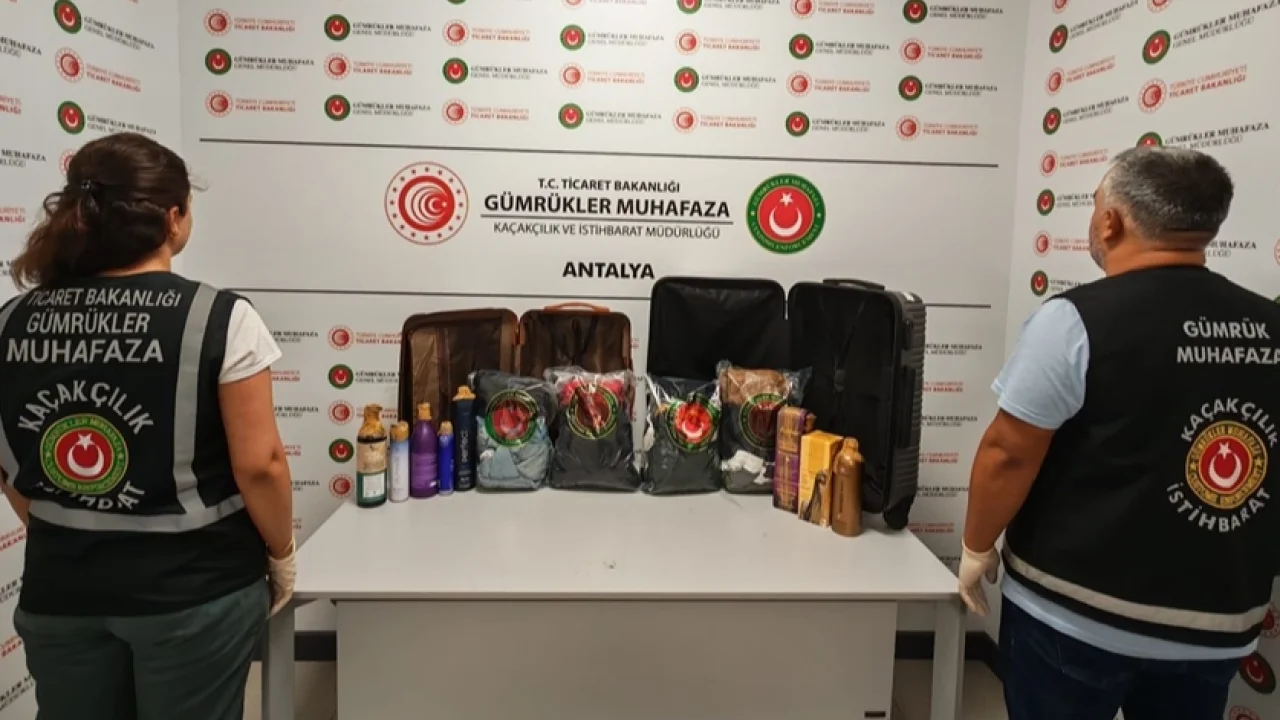 Antalya Havalimanı’nda 18,9 kilo likit metamfetamin ele geçirildi