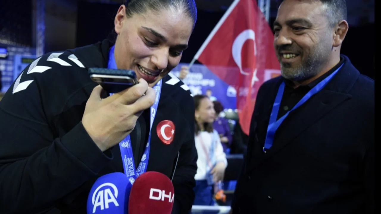 Avrupa şampiyonu milli boksöre Cumhurbaşkanı Erdoğan'dan tebrik