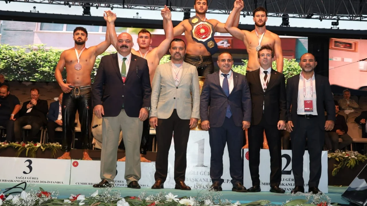 Bursa Büyükşehir güreşçisinden Cumhurbaşkanlığı Kupası’nda üçüncülük başarısı