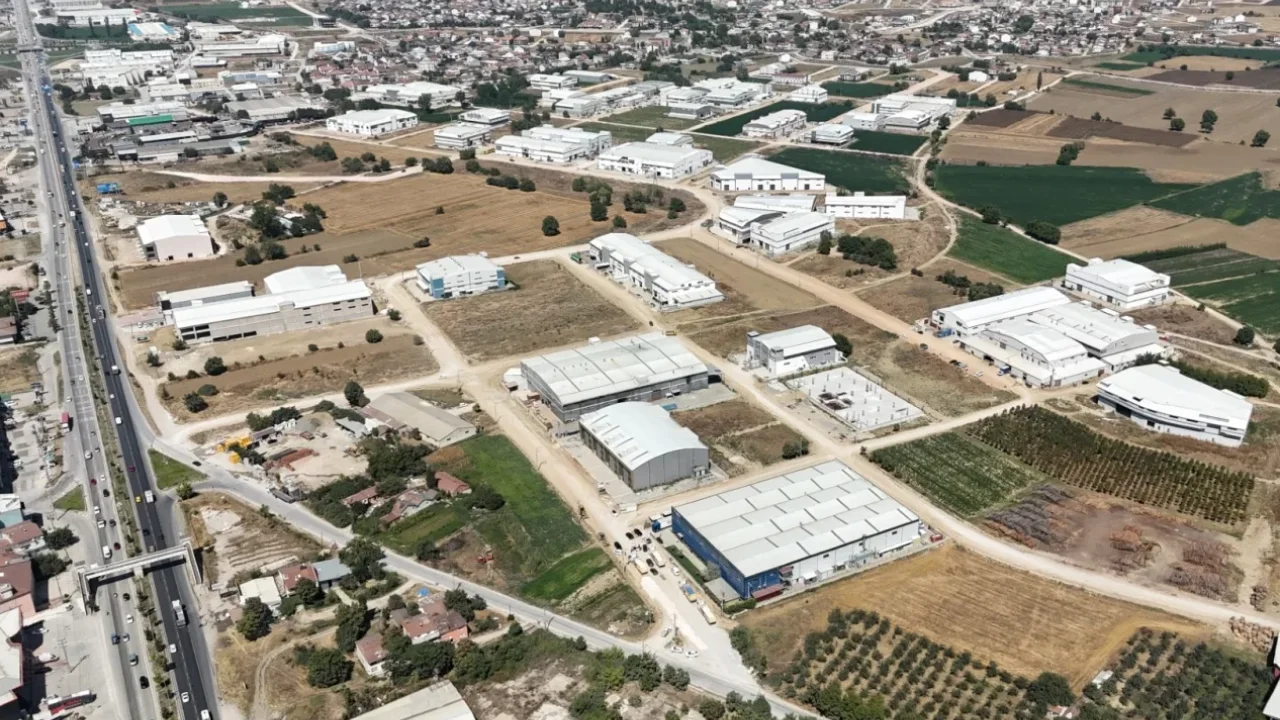 Bursa İnegöl'de 105 Adada yol kaplama çalışmaları başladı