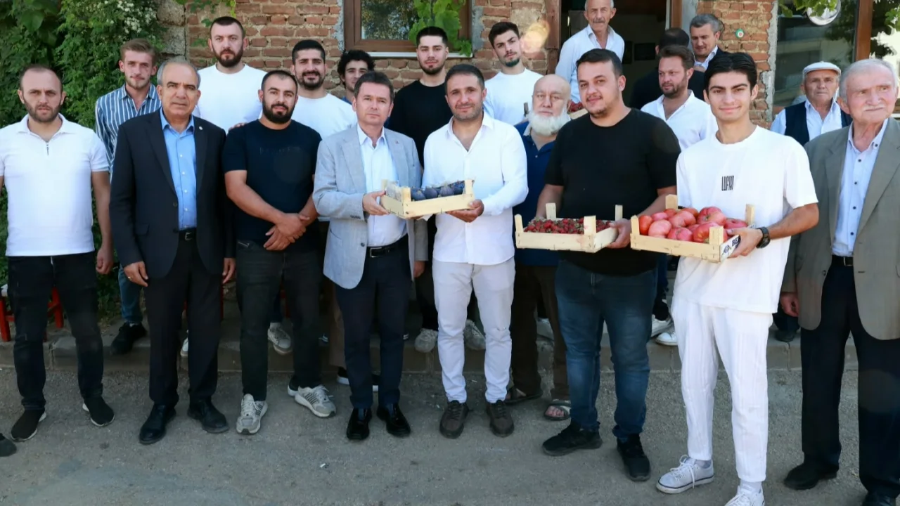 Bursa Osmangazi'de Yigitali Mahallesi’nde Başkan Aydın’a sevgi seli