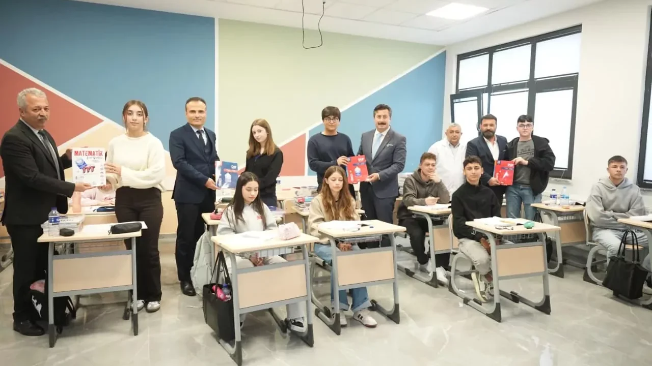 Bursa Yenişehir'de üniversite hazırlığa 3 bin kitap desteği
