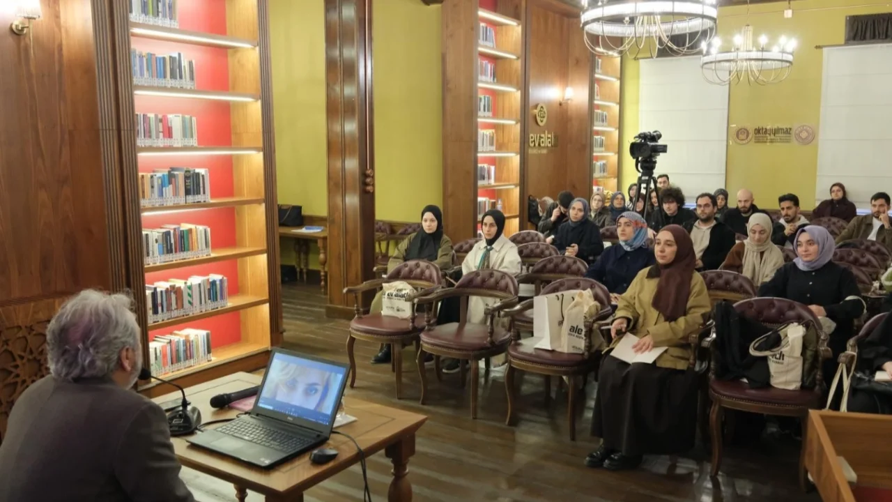 Bursa Yıldırım'da düşünce ve sanatın yeni adresi Alev Alatlı oldu