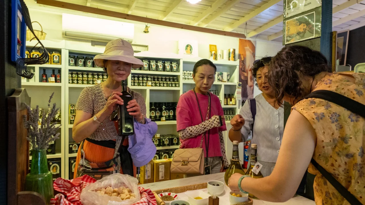 Çanakkale’nin zeytinyağı Çinli turistlerin ilgisini çekti