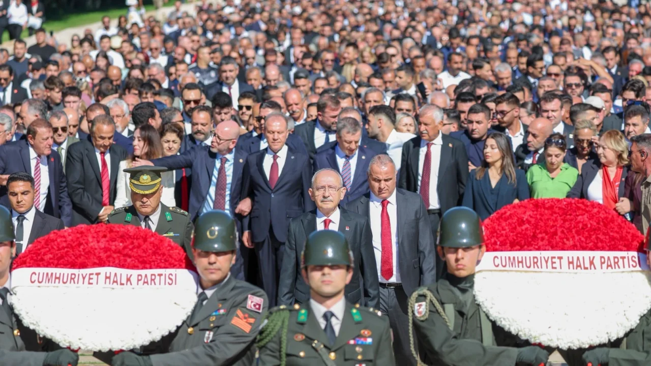 CHP’nin 103. kuruluş yıl dönümünde Anıtkabir’de anlamlı tören