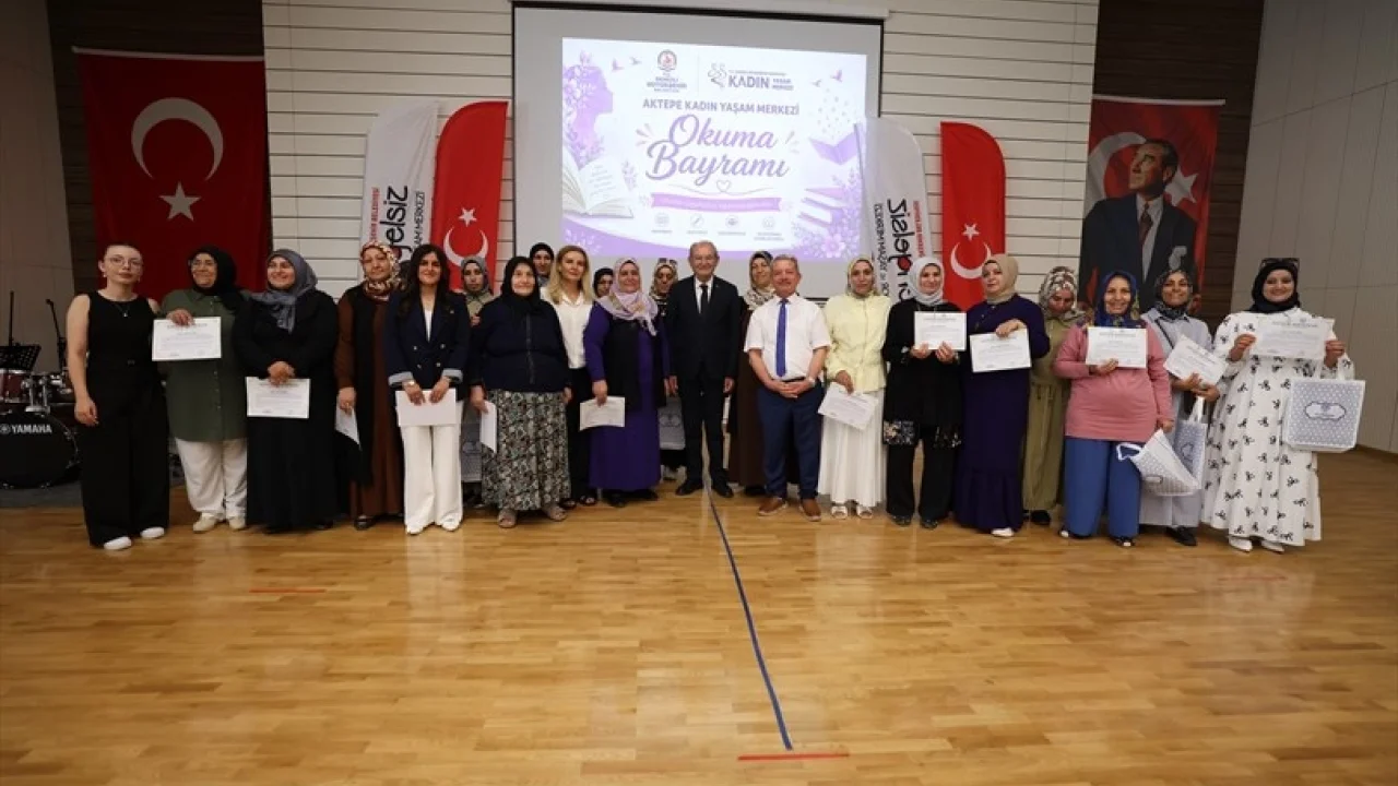 Denizli'de hayatları değişen kadınlar sertifikalarını aldı