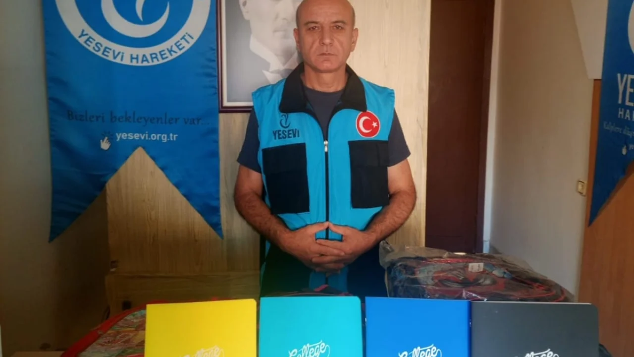 Edirne Yesevi Hareketi’nden öğrencilere çanta ve kırtasiye desteği