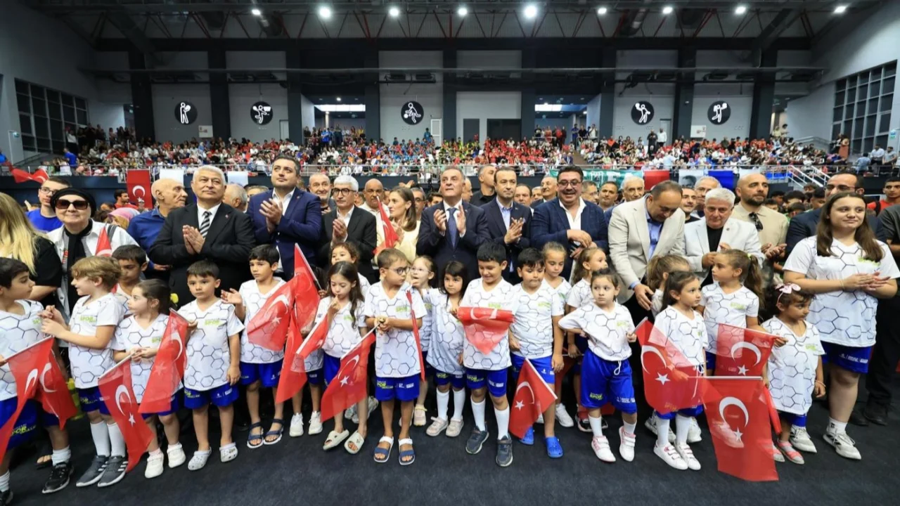 İBB Fatih Spor Kompleksi yeni çehresiyle açıldı