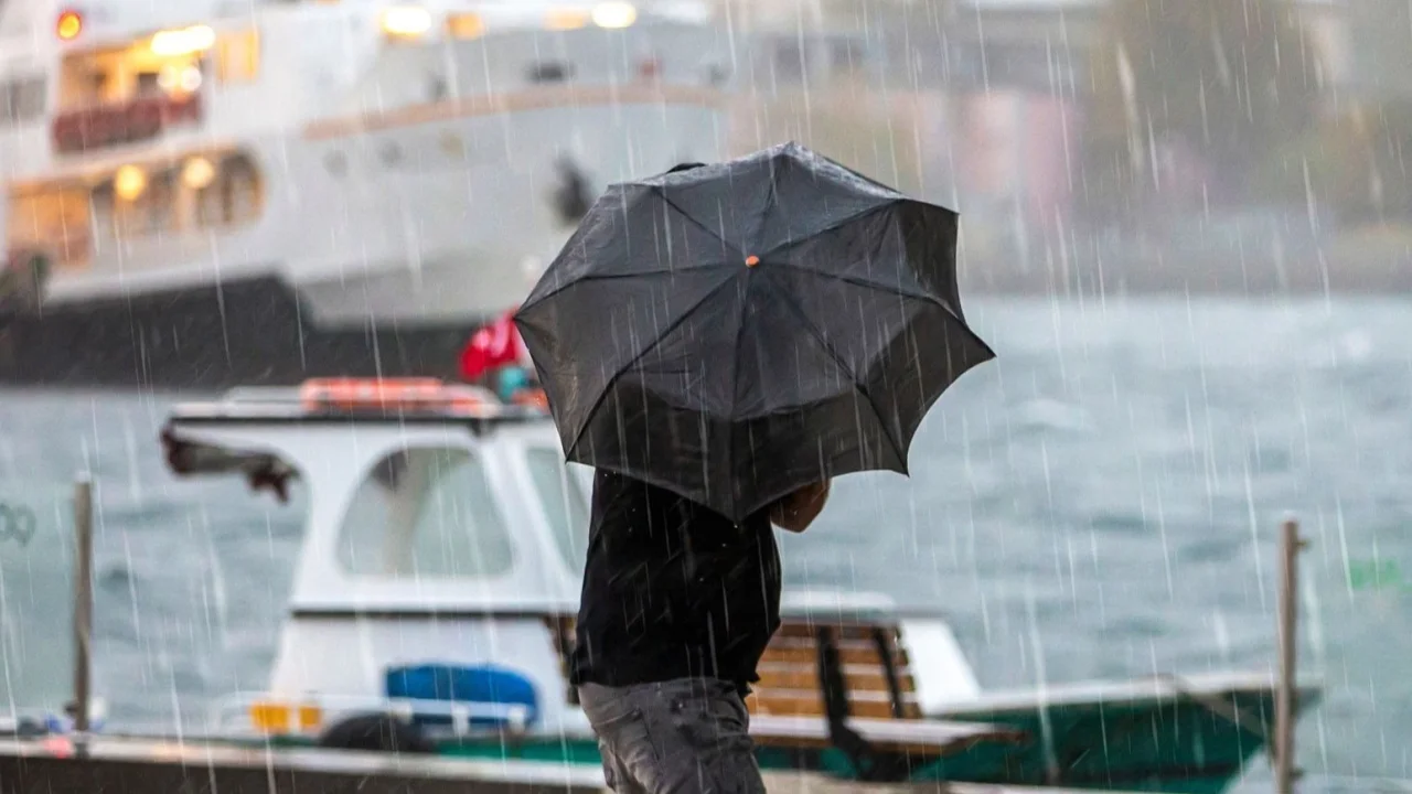 İstanbul için kuvvetli sağanak ve fırtına uyarısı