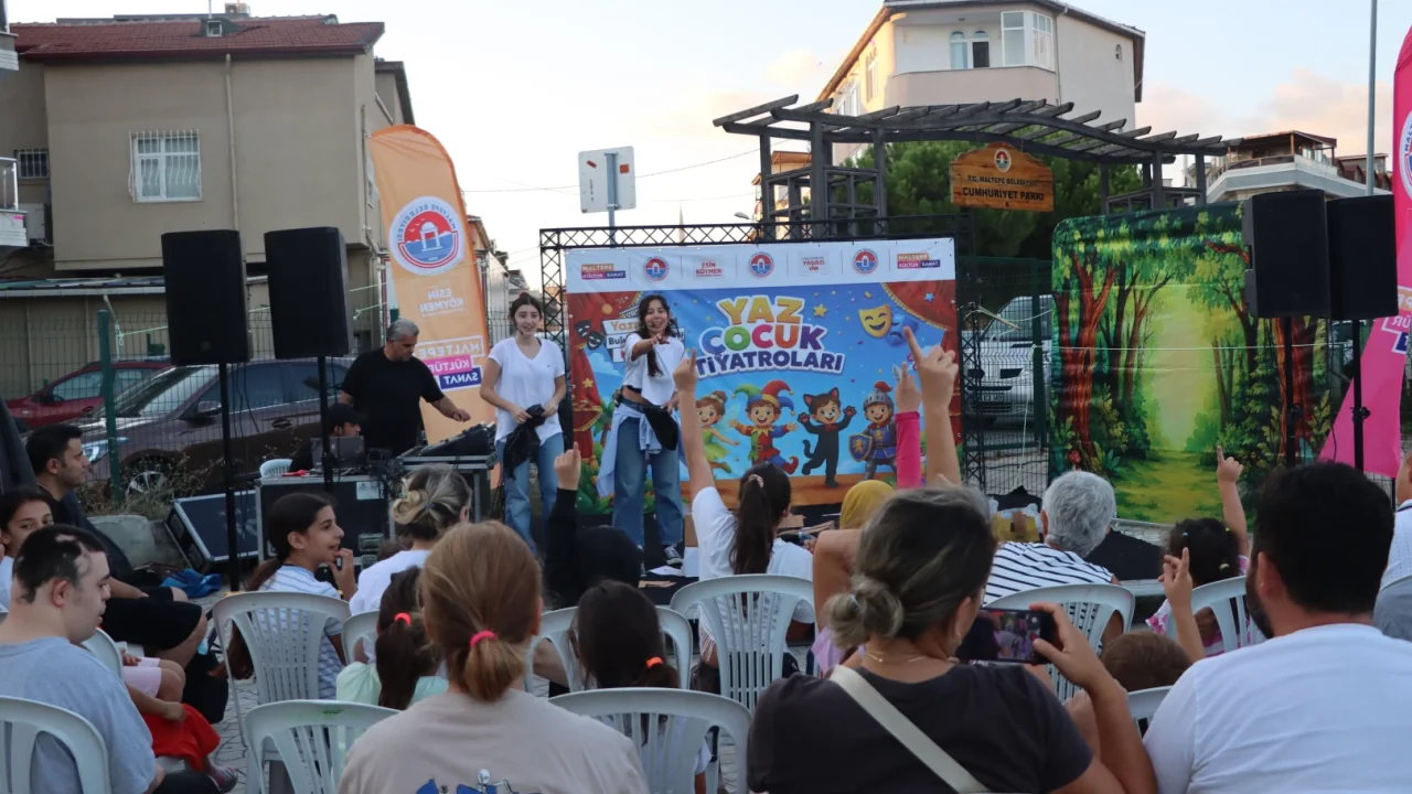 İstanbul Maltepe’de açık hava çocuk tiyatrosunda yaz finali gerçekleşti