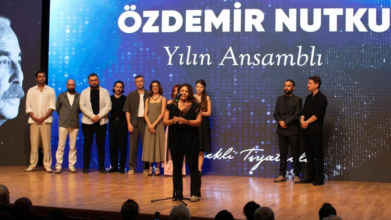 İzBBŞT, Özdemir Nutku Tiyatro Ödülleri’nden dört ödülle döndü