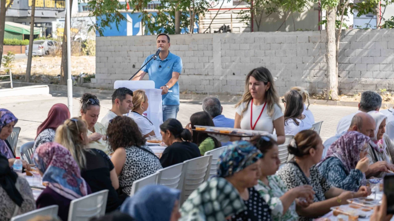 İzmir Bornova’da Menemen Şenliği finali Kent Bostanı’nda yapıldı
