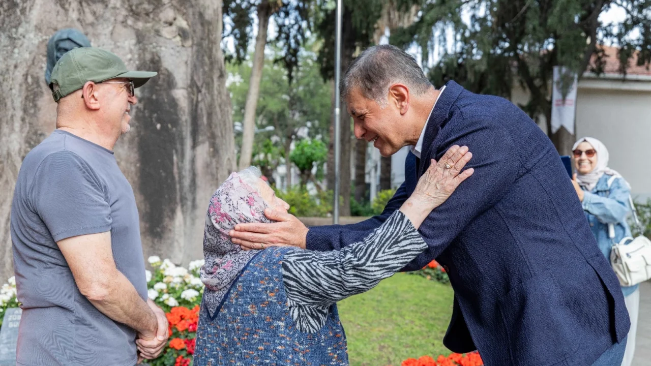 İzmir’de emeklilere yaklaşık 90 milyon TL’lik destek