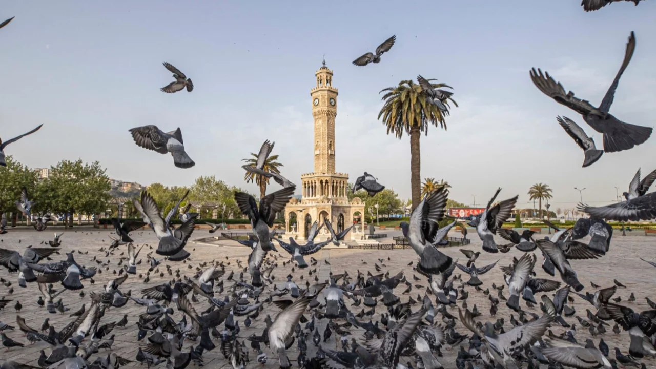 İzmir Saat Kulesi 125 yıldır zamana tanıklık ediyor