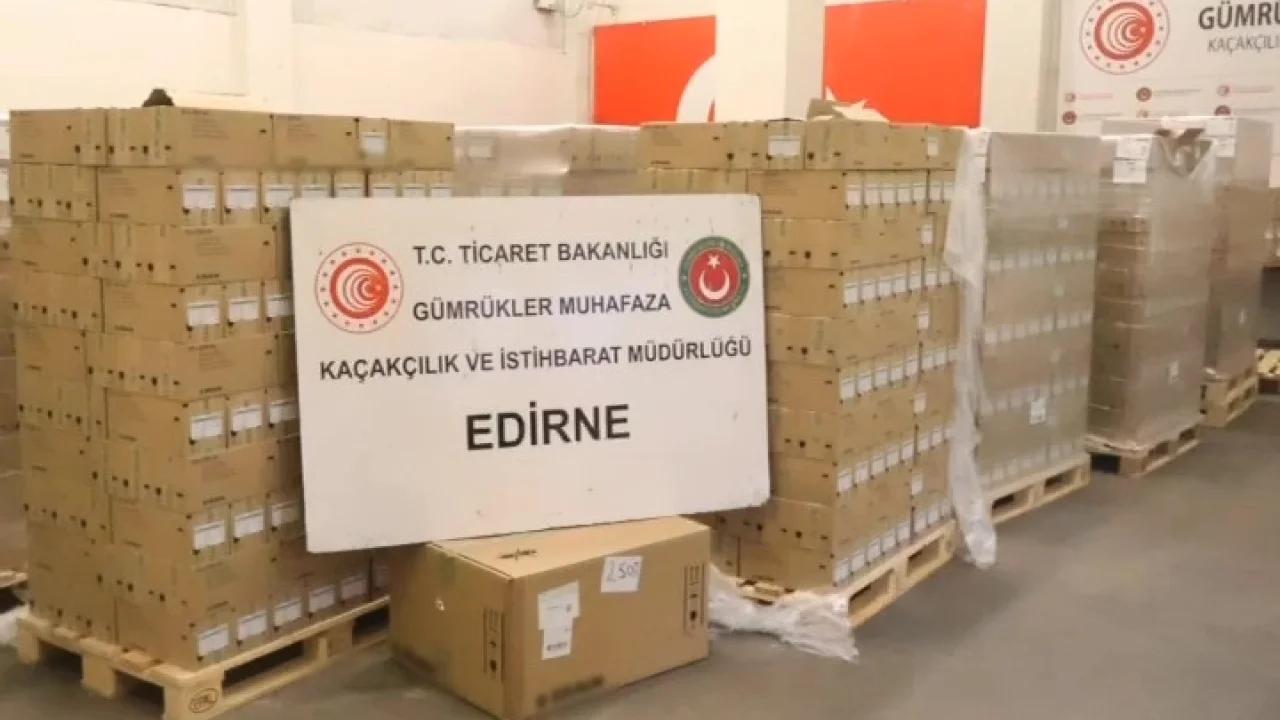 Kapıkule’de kaçakçılığa darbe! TIR’dan 80 bin adet kaçak serum ve infüzyon seti çıktı