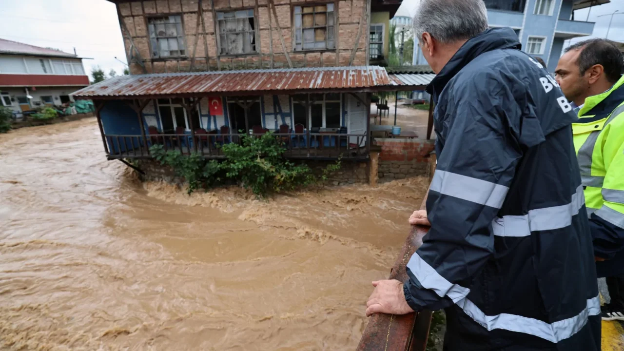 Karasu’da sel alarmı! Sakarya'da yaralar sarılıyor