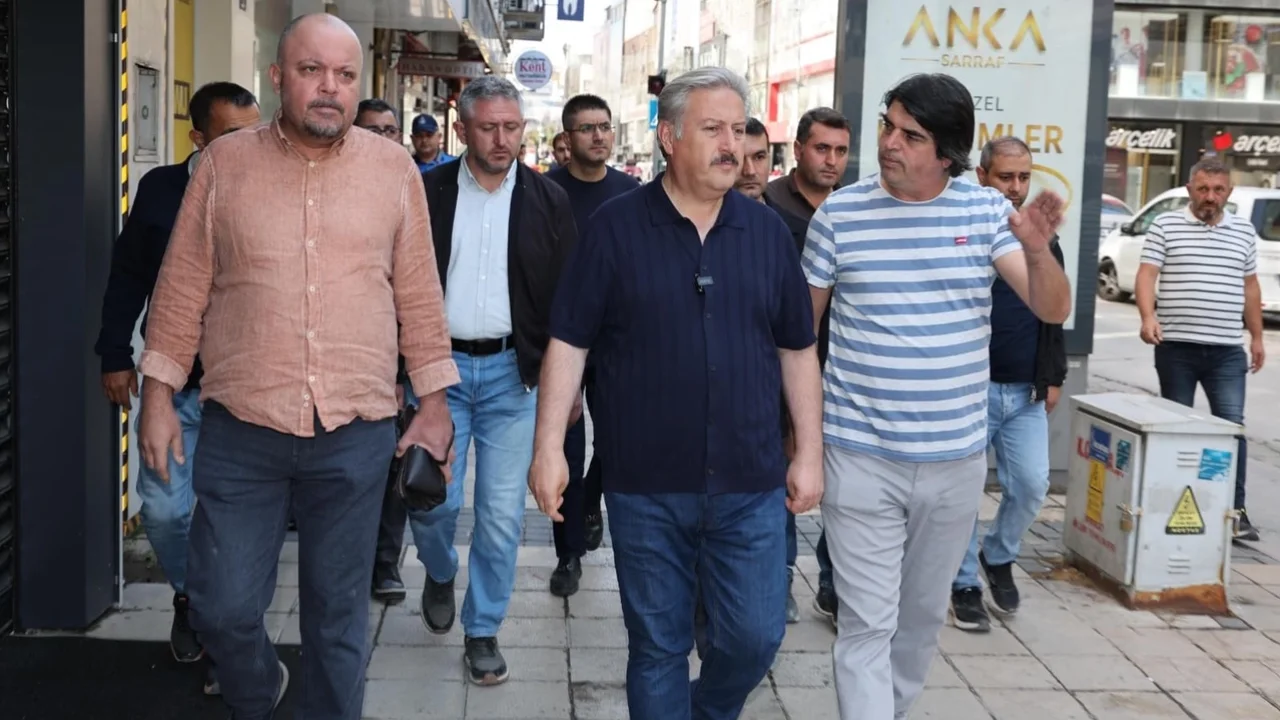 Kayseri Melikgazi'de yollar yenileniyor