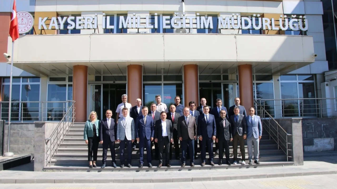 Kayseri Valisi'nden İl Milli Eğitim'e ziyaret