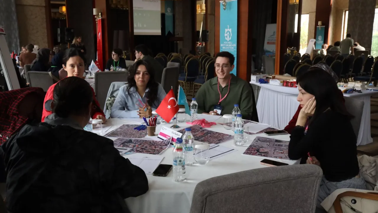 Kocaeli’nin yaya geleceği için fikirler yarıştı... Yaya dostu Kocaeli