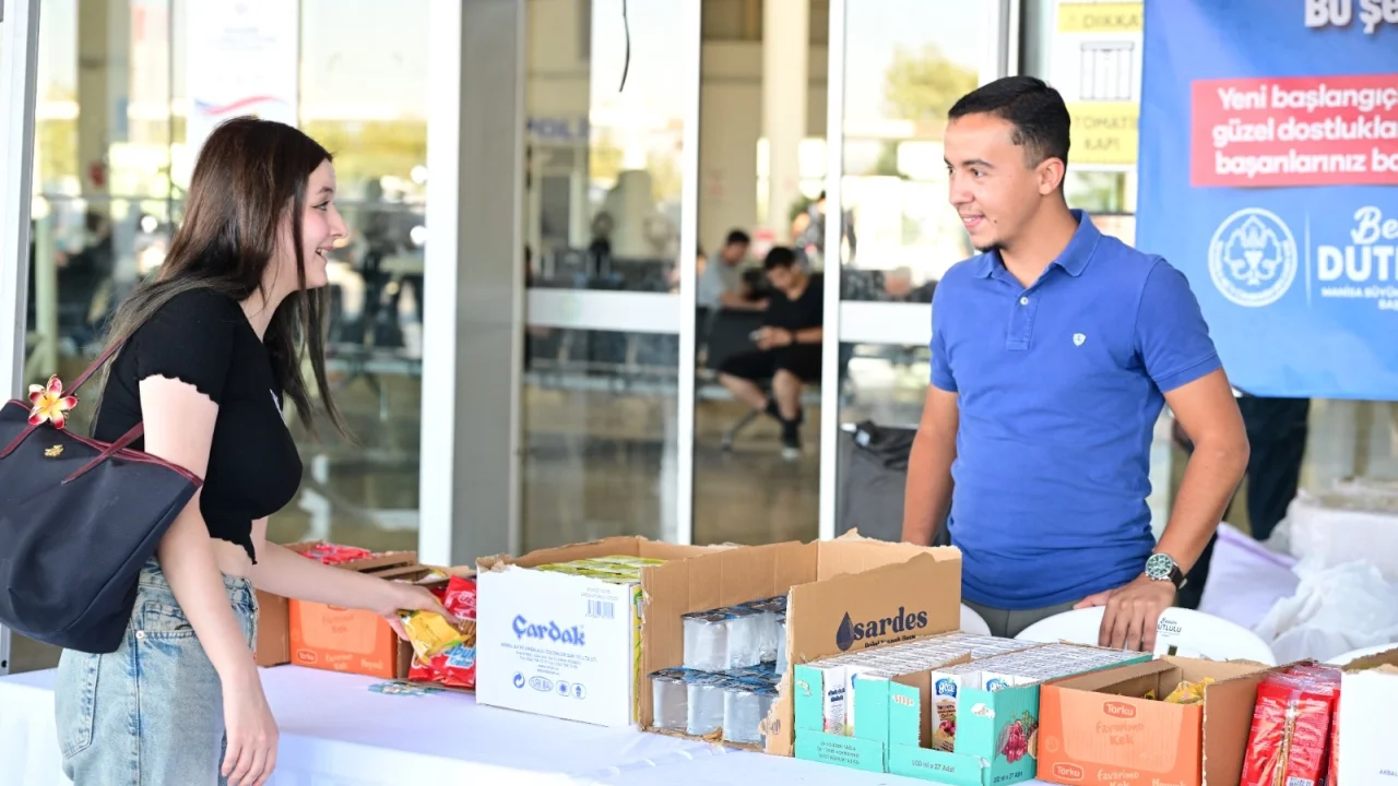 Manisa'da öğrencilere hoş geldin karşılaması