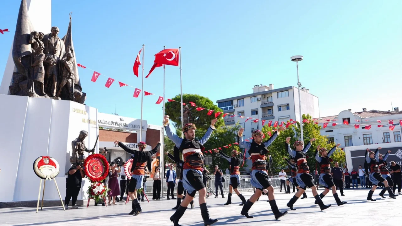 Manisa’nın kurtuluşunun 104’üncü yılı törenle kutlandı