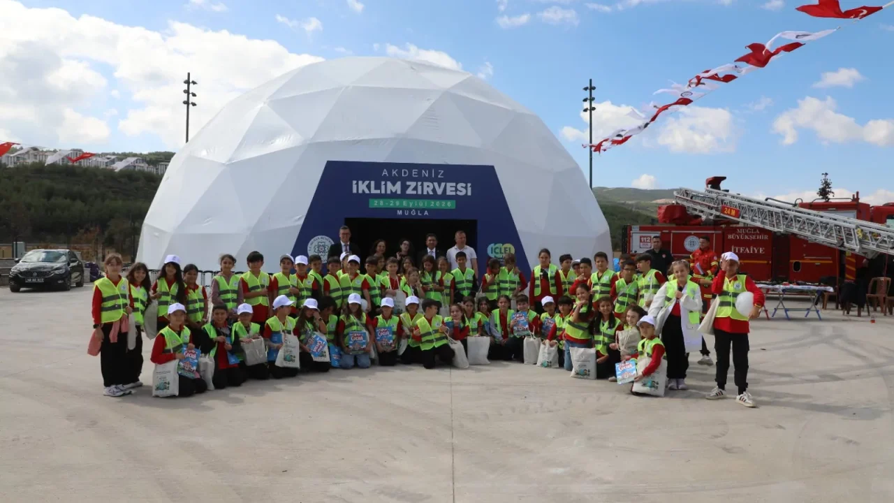 “Mavinin Derinlikleri” öğrencilerle buluştu