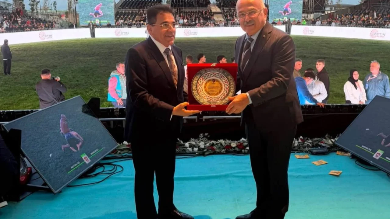 Ordu’da yağlı güreşe destek plaketle taçlandı