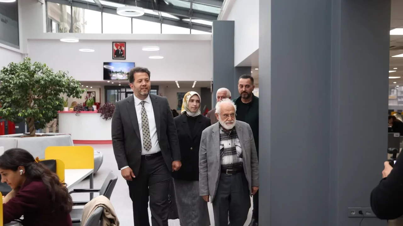 Prof. Dr. İhsan Süreyya Sırma’dan Çoban Mustafa Paşa Kütüphanesi’ne ziyaret