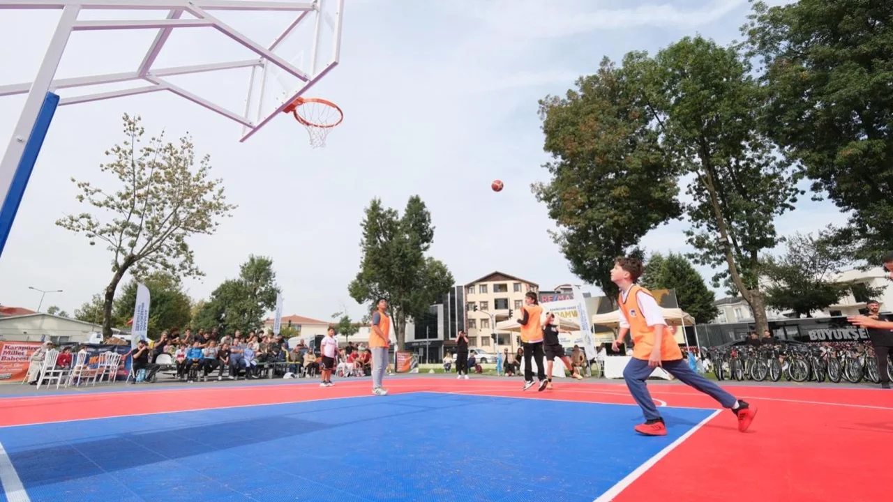 Sakarya'da 250’den fazla sporcu parkede ter döktü